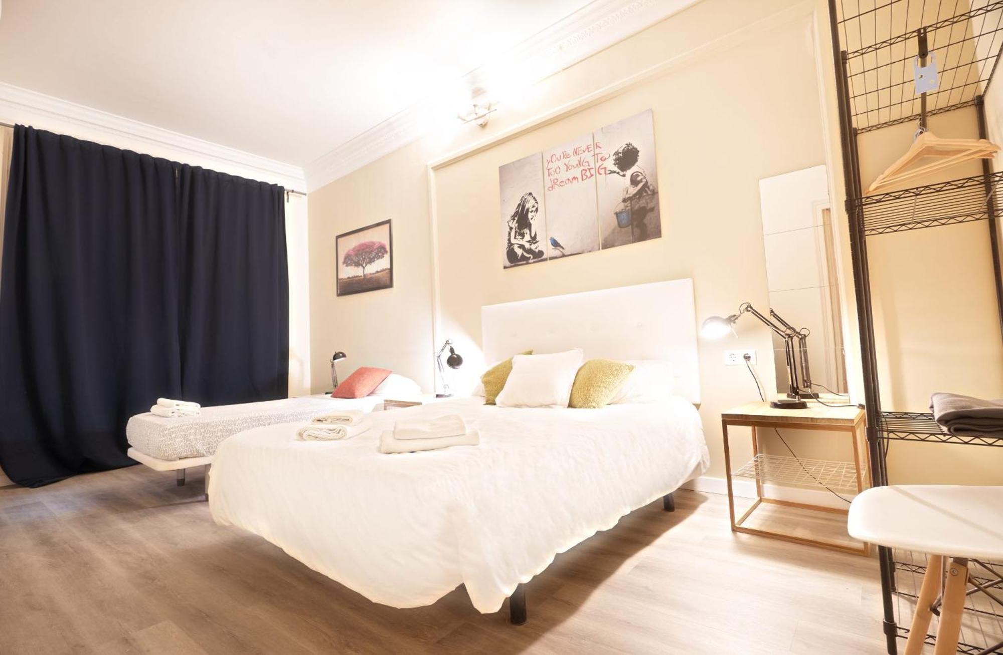 Wow Hostel Barcelona Exterior foto